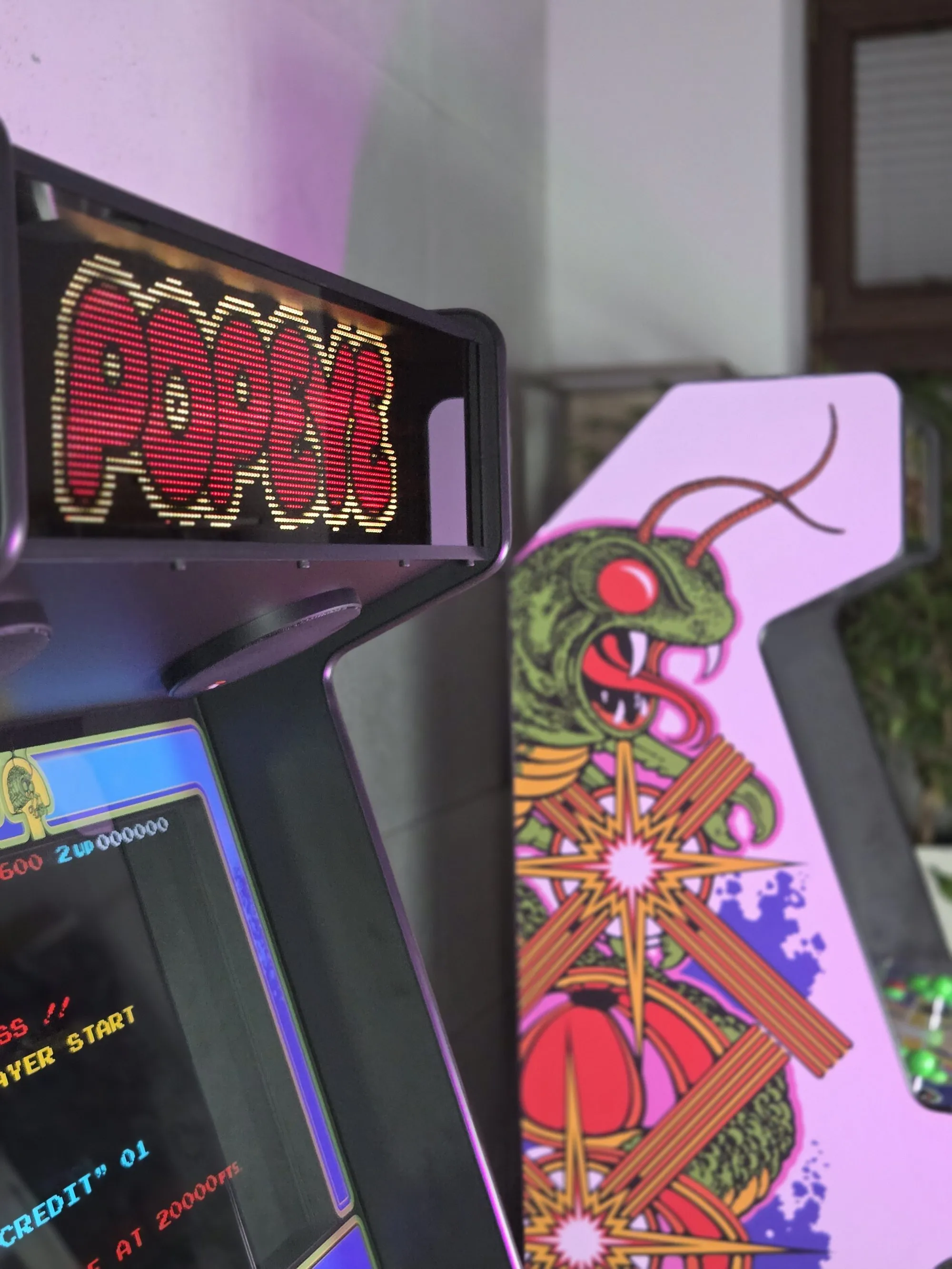 Popeye — zbliżenie na marquee i boczną grafikę automatu