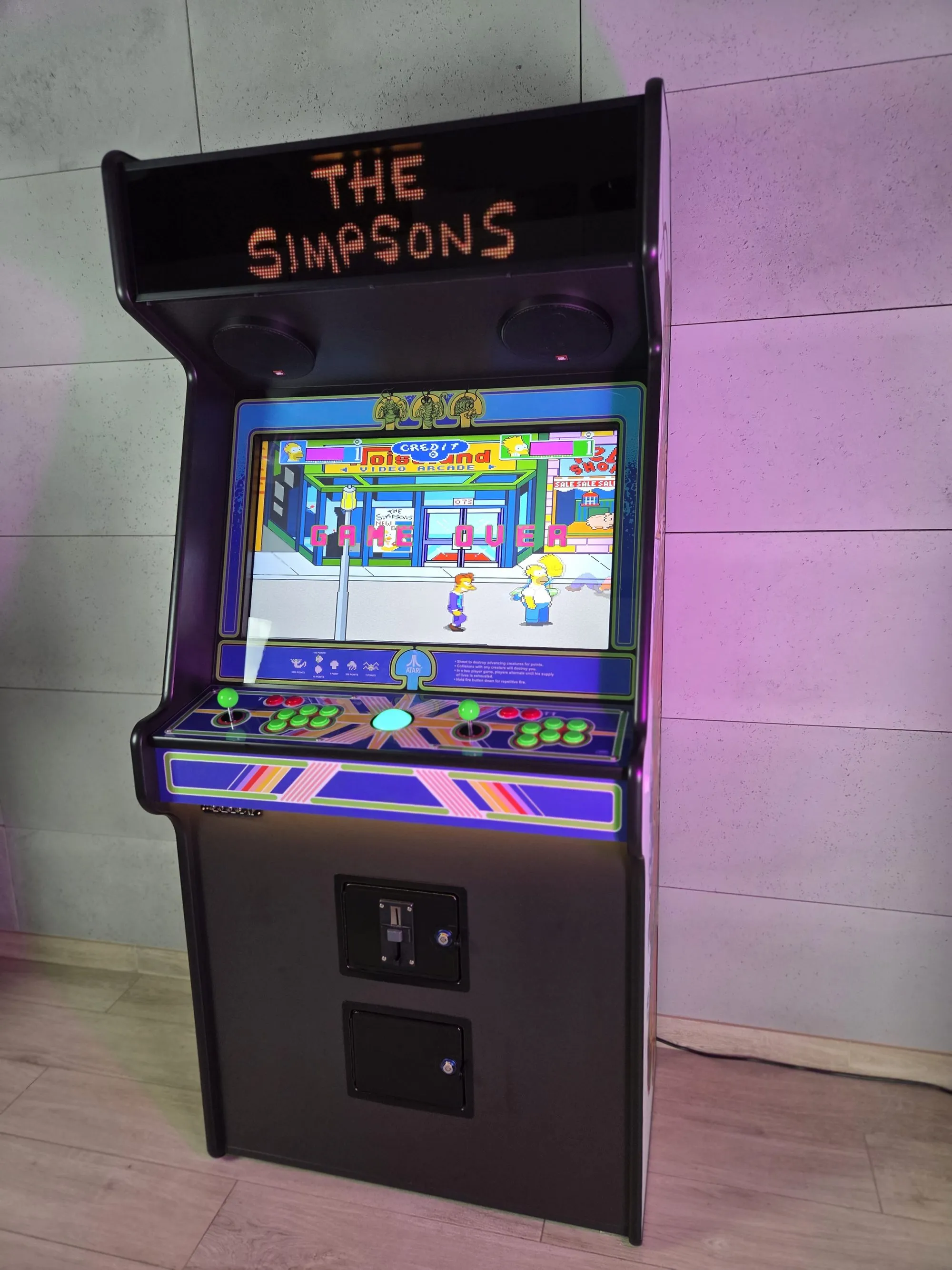 Automat arcade z grą The Simpsons